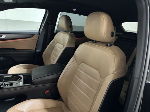 Certified 2024 Volkswagen Atlas Cross Sport SEL R-Line image 14