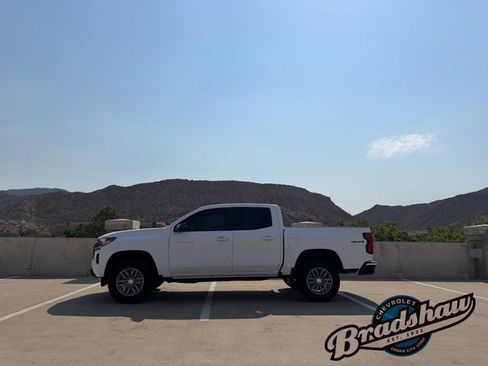 Used 2024 Chevrolet Colorado LT AWD/4WD image 4
