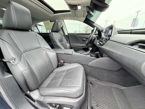 Used 2023 Lexus ES 300h w/ Luxury Package image 27