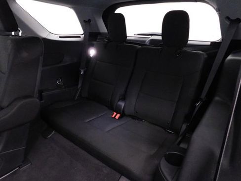 Used 2022 Ford Explorer XLT image 27