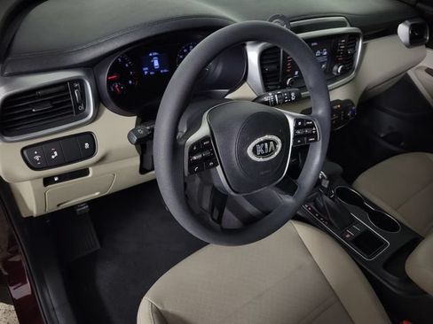 Used 2019 Kia Sorento FWD image 23