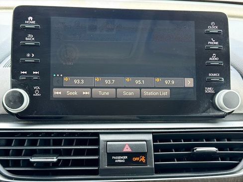 Used 2018 Honda Accord EX image 30