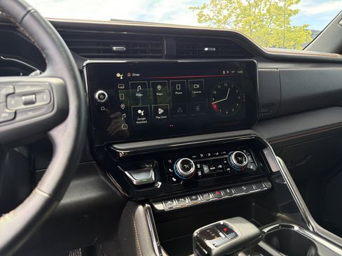Used 2024 GMC Sierra 1500 AT4 w/ Technology Package AWD/4WD image 32