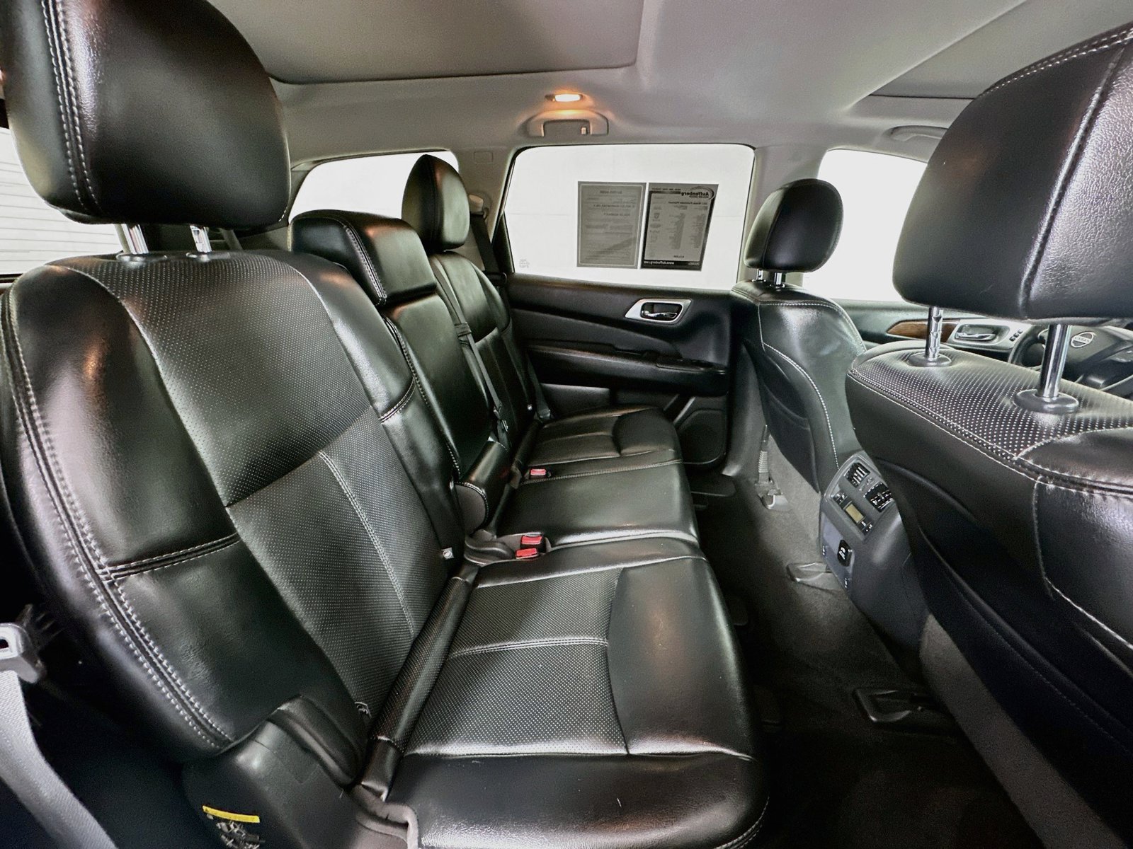 Used 2017 Nissan Pathfinder Platinum AWD/4WD image 28