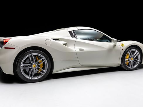 Used 2018 Ferrari 488 Spider image 36