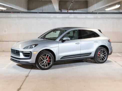 Certified 2023 Porsche Macan S AWD/4WD image 1