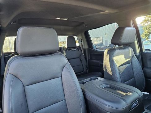 Used 2021 Chevrolet Silverado 1500 LT Trail Boss w/ Convenience Package II image 3