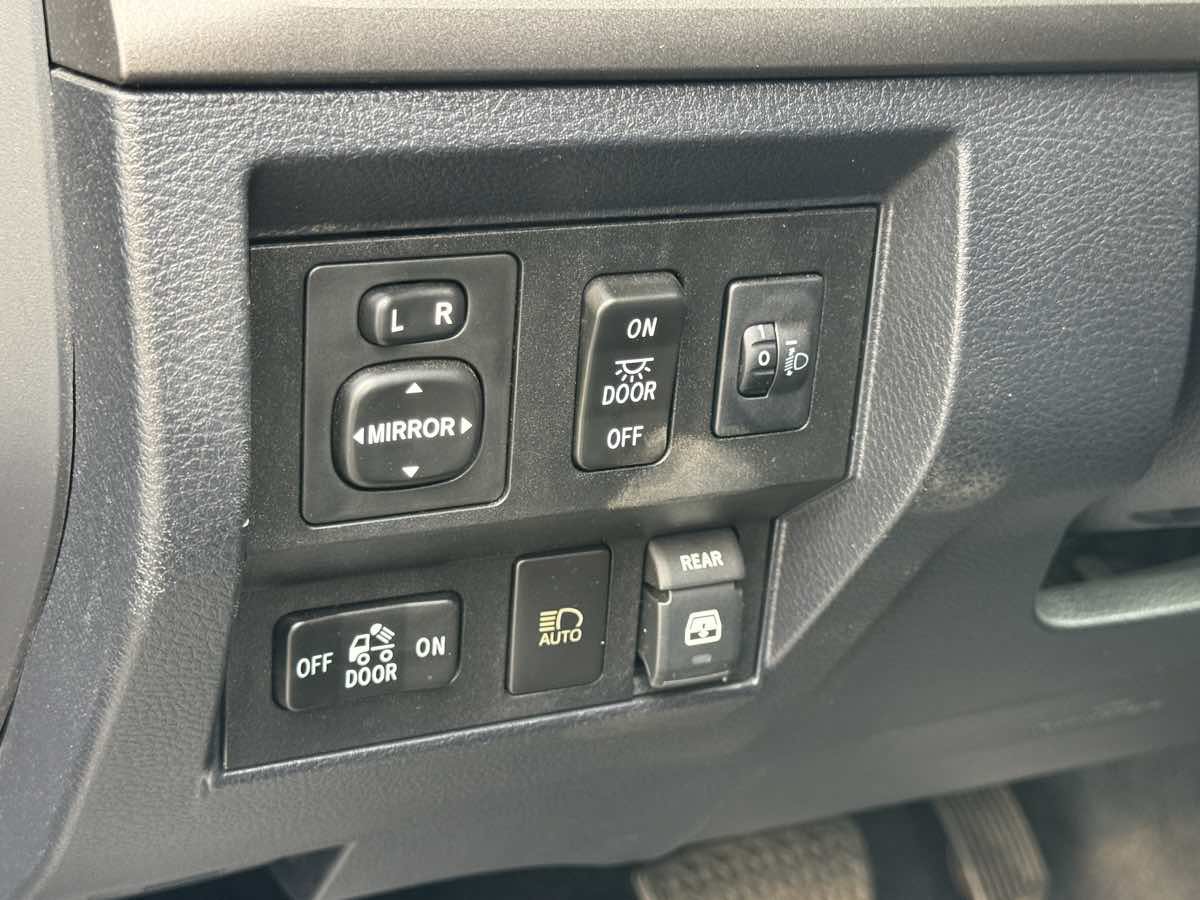 Used 2018 Toyota Tundra SR5 w/ SR5 Upgrade Package RWD image 28