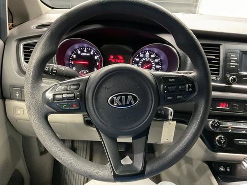 Used 2017 Kia Sedona L FWD image 14