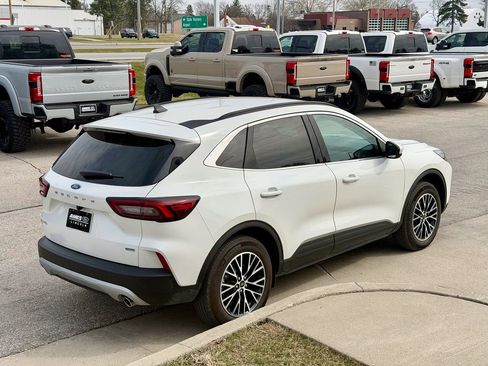 Used 2025 Ford Escape SE image 6