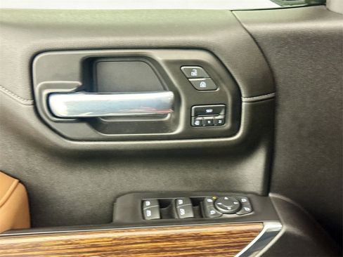 Used 2021 Chevrolet Silverado 1500 High Country w/ Technology Package image 17