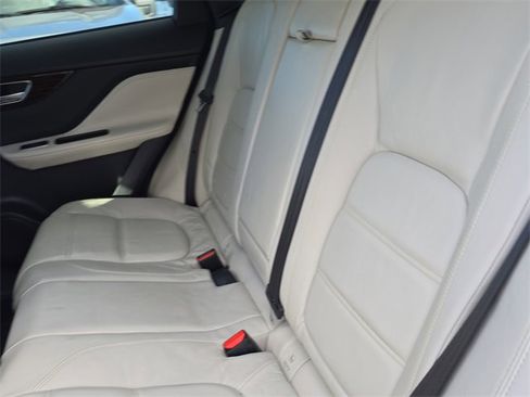 Used 2017 Jaguar F-PACE Prestige image 13