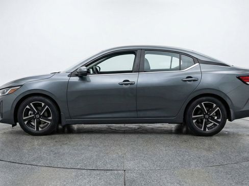 Used 2025 Nissan Sentra SV image 5