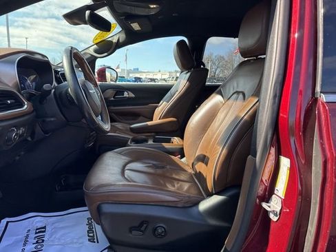 Used 2020 Chrysler Pacifica Limited w/ Advanced Safetytec Group FWD image 19