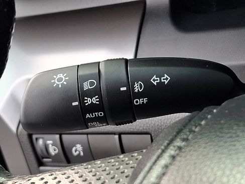 Used 2025 Toyota Tacoma SR5 AWD/4WD image 25