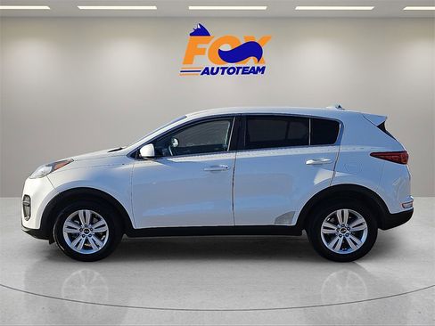 Used 2017 Kia Sportage LX image 2