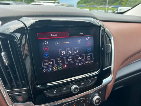 Used 2021 Chevrolet Traverse High Country FWD image 18