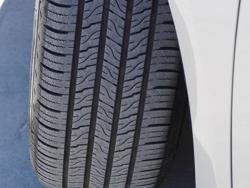 Used 2017 Chrysler Pacifica Touring-L FWD image 3