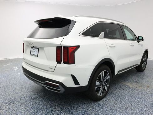 Used 2024 Kia Sorento EX image 3