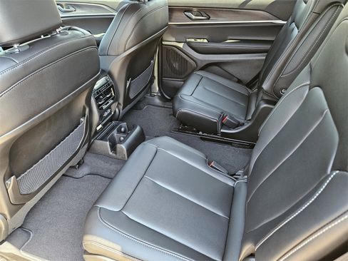 New 2025 Jeep Grand Cherokee L Limited w/ Black Appearance Package image 31