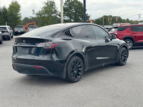 Used 2021 Tesla Model Y Long Range AWD/4WD image 3