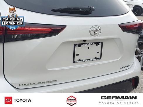 Used 2024 Toyota Highlander Limited FWD image 17