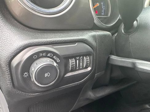Used 2020 Jeep Wrangler Unlimited Sahara AWD/4WD image 13