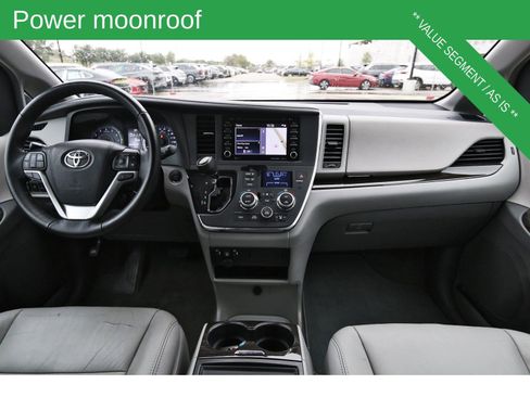 Used 2018 Toyota Sienna XLE image 11