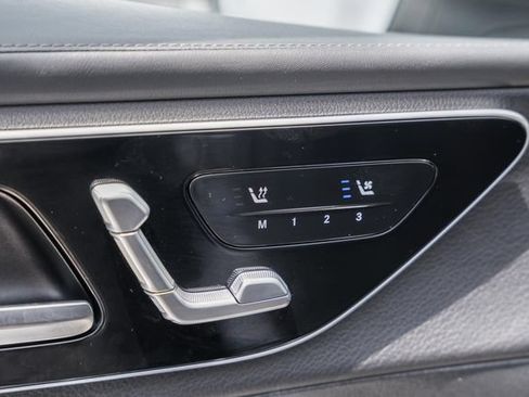 Used 2025 Mercedes-Benz GLC 300 4MATIC image 35