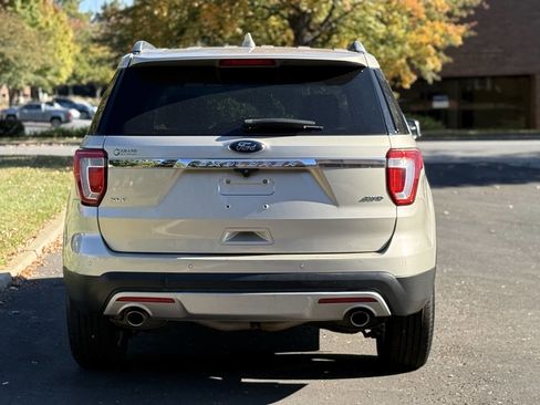 Used 2017 Ford Explorer XLT w/ Equipment Group 202A image 5