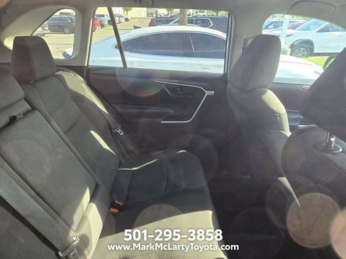 Used 2021 Toyota RAV4 LE AWD/4WD image 8