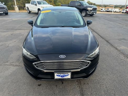 Used 2017 Ford Fusion SE w/ Fusion SE Technology Package image 8