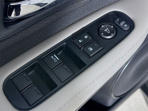 Used 2020 Honda HR-V LX image 17