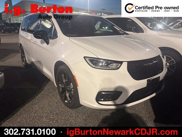 Used 2026 Chrysler Pacifica Select w/ S Appearance Package FWD image 2