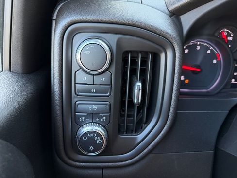 Used 2023 GMC Sierra 2500 Pro w/ Gooseneck/5TH Wheel Package AWD/4WD image 9