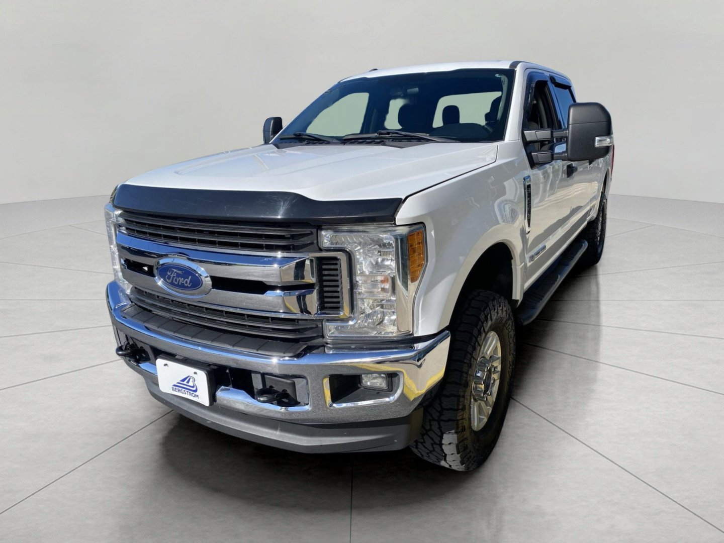 Used 2017 Ford F250 XLT w/ XLT Value Package AWD/4WD image 3
