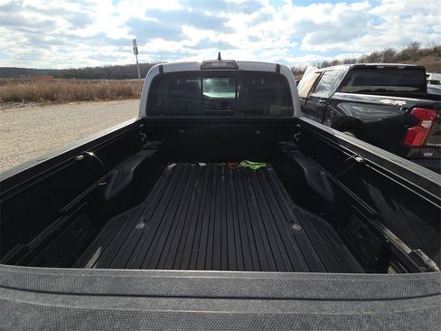 Used 2017 Toyota Tacoma Limited image 7