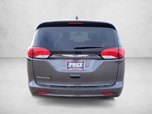 Used 2019 Chrysler Pacifica L image 3