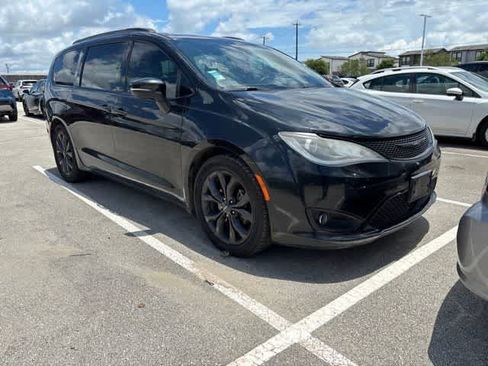 Used 2019 Chrysler Pacifica Limited w/ Advanced Safetytec Group FWD image 7
