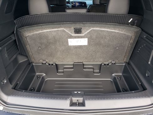 New 2026 Chevrolet Traverse LT w/ Midnight/Sport Edition image 12