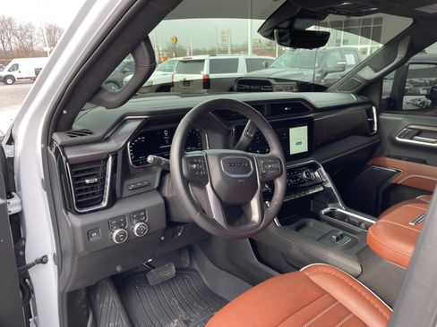 Used 2025 GMC Sierra 2500 Denali Ultimate image 11