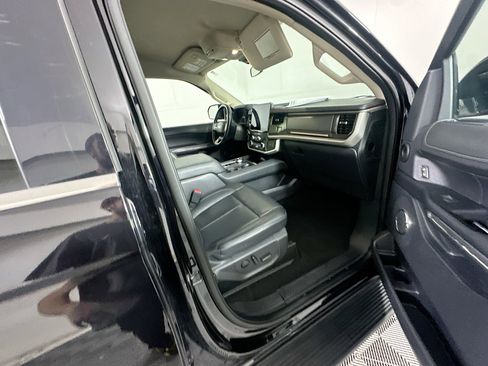 Used 2024 Ford Expedition XLT image 33