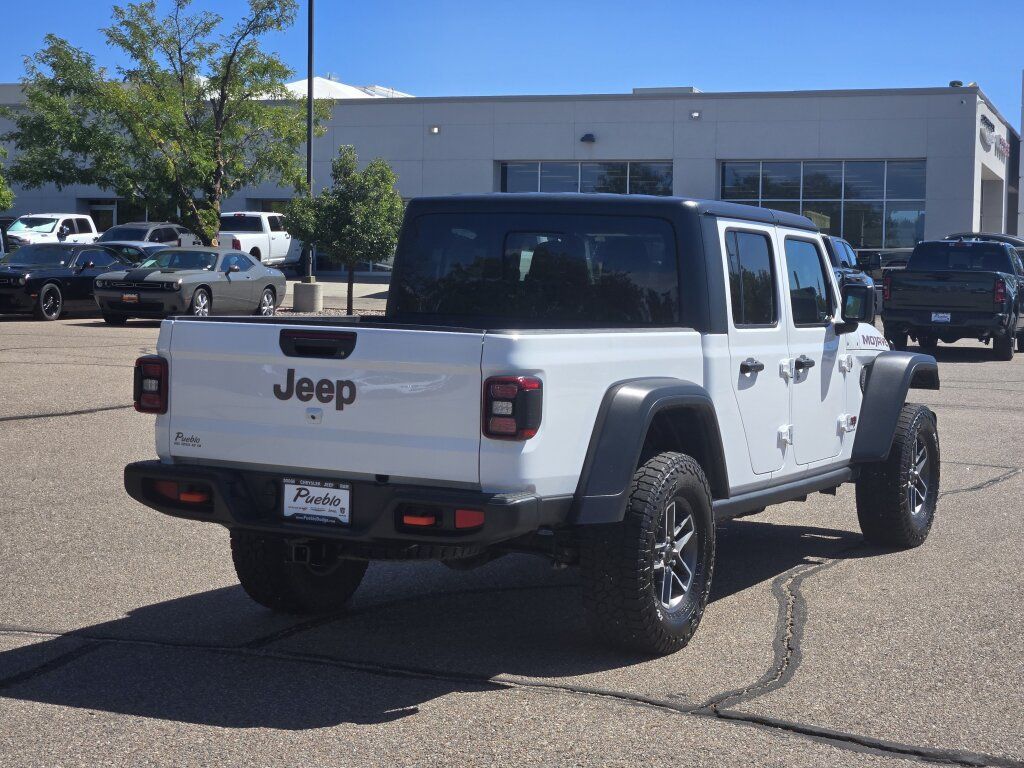 Used 2024 Jeep Gladiator Mojave AWD/4WD image 3