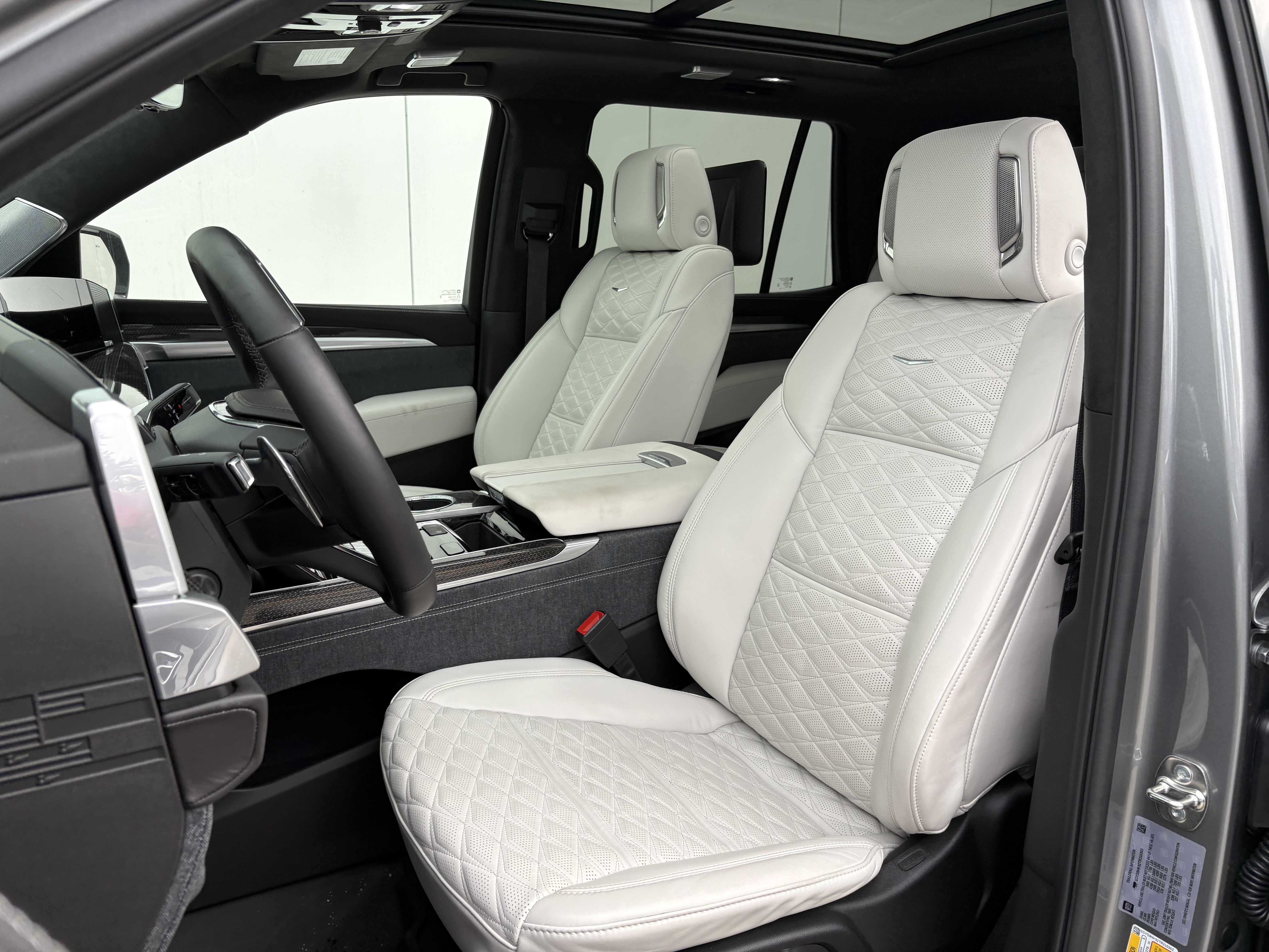 Used 2026 Cadillac Escalade V w/ LPO, ONYX Package AWD/4WD image 12