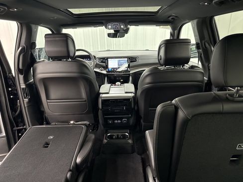 New 2026 Jeep Grand Wagoneer 4WD image 18