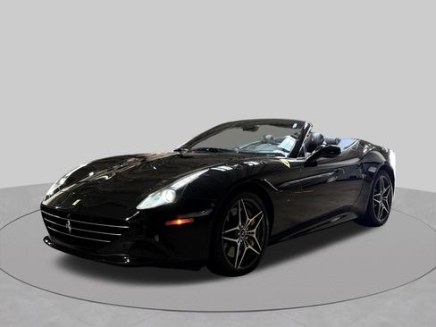 Used 2015 Ferrari California T RWD image 23