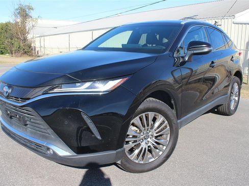 Used 2023 Toyota Venza XLE image 13