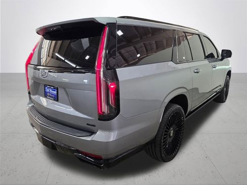 Used 2023 Cadillac Escalade ESV Sport Platinum w/ LPO, ONYX Package AWD/4WD image 9