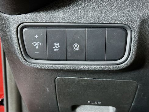 Used 2025 Kia Soul LX w/ LX Technology Package FWD image 17