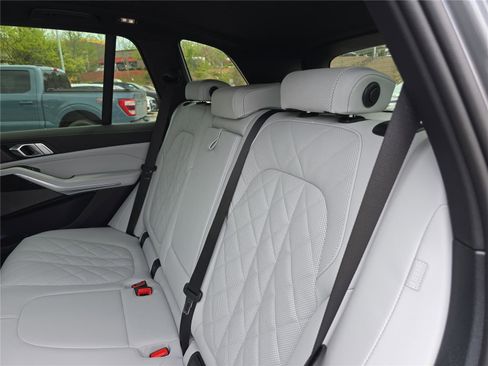 New 2026 BMW X5 xDrive40i w/ M Sport Package AWD/4WD image 15